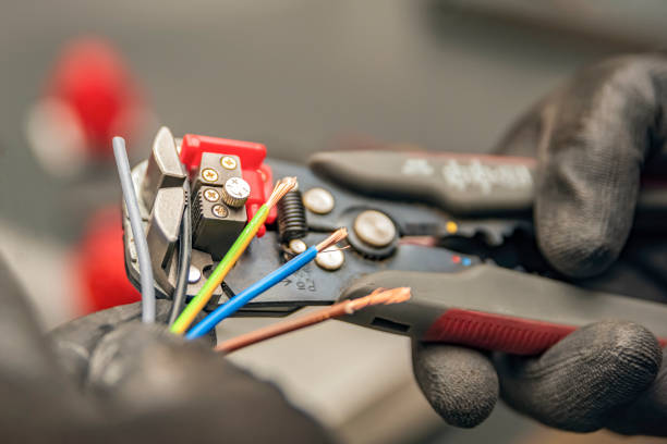 Best Commercial Electrician Services  in Eastmont, WA